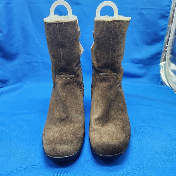 Clarks Bendables Olive Green Suede Boots with Faux Fur Lining- Mid Calf Size 8 - Picture 2 of 13
